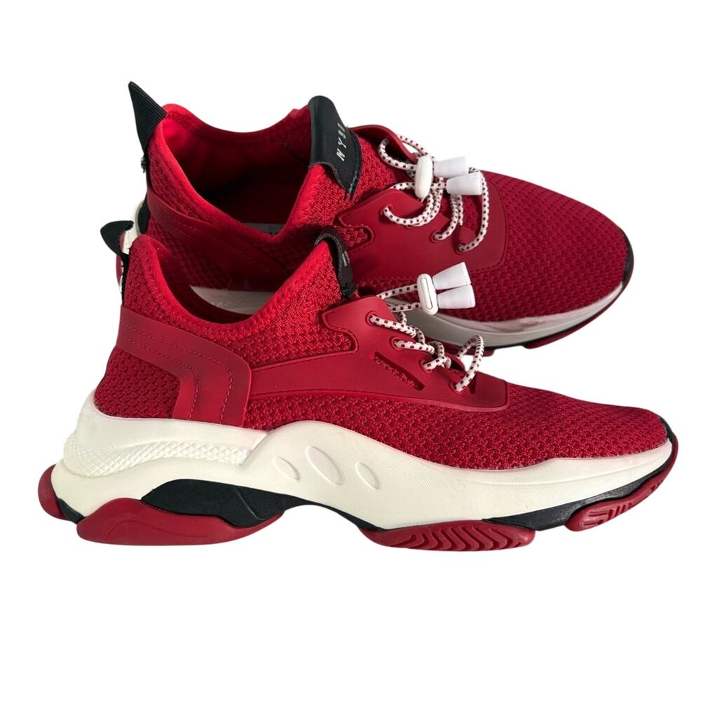 Steve Madden Myles sneaker with a quick-release toggle lacing system size 8